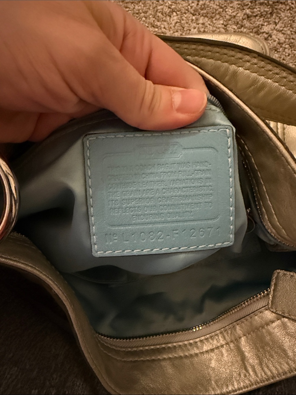 Coach Zoe hobo bag in metallic silver leather - Picture 5 of 8